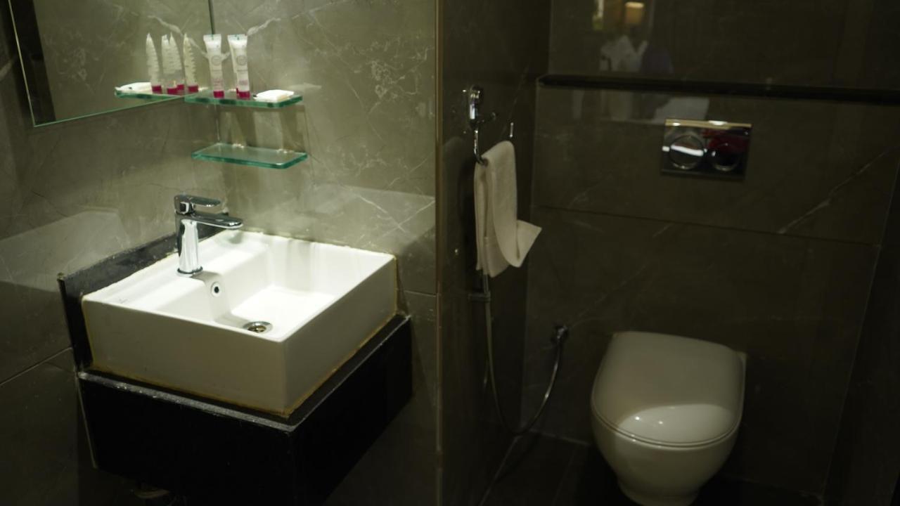 Purple Beds By Vits Dwarkesh, Surat Hotel Salabatpura Buitenkant foto
