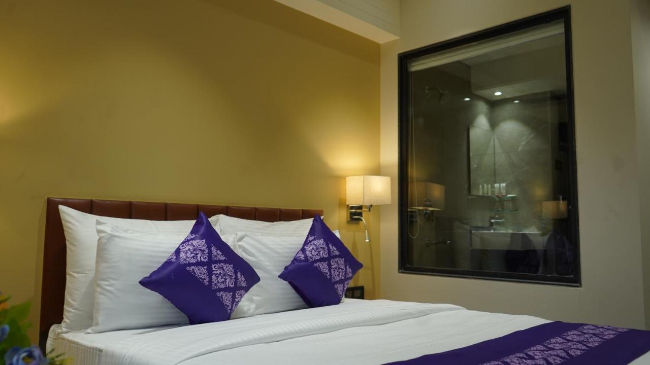 Purple Beds By Vits Dwarkesh, Surat Hotel Salabatpura Buitenkant foto
