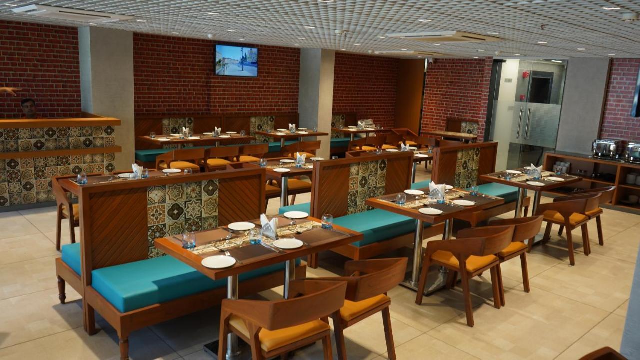 Purple Beds By Vits Dwarkesh, Surat Hotel Salabatpura Buitenkant foto