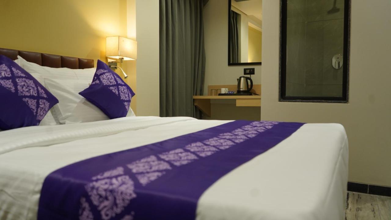 Purple Beds By Vits Dwarkesh, Surat Hotel Salabatpura Buitenkant foto