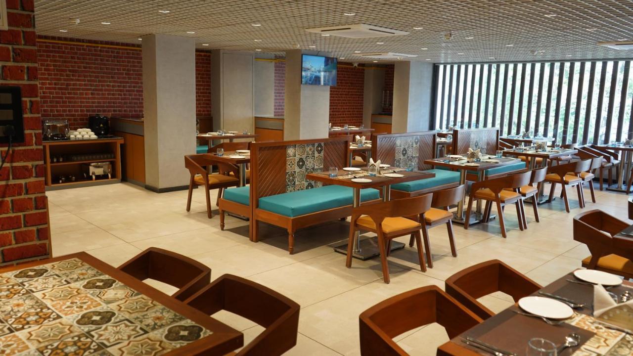 Purple Beds By Vits Dwarkesh, Surat Hotel Salabatpura Buitenkant foto