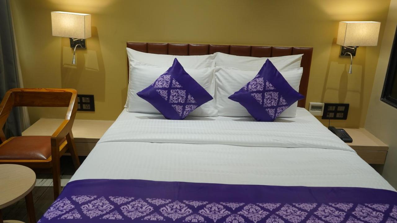 Purple Beds By Vits Dwarkesh, Surat Hotel Salabatpura Buitenkant foto