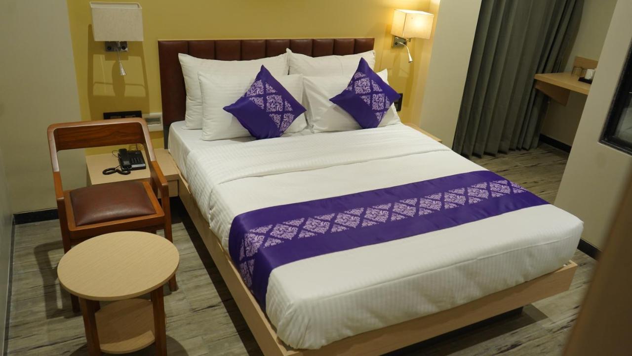 Purple Beds By Vits Dwarkesh, Surat Hotel Salabatpura Buitenkant foto