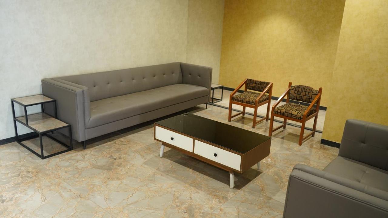 Purple Beds By Vits Dwarkesh, Surat Hotel Salabatpura Buitenkant foto