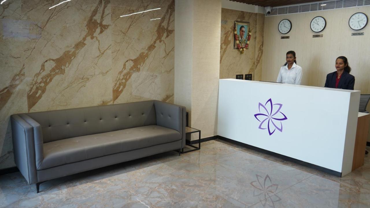 Purple Beds By Vits Dwarkesh, Surat Hotel Salabatpura Buitenkant foto
