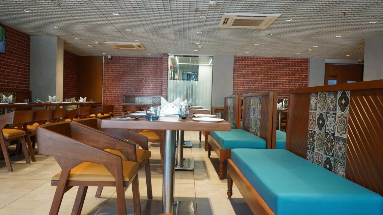 Purple Beds By Vits Dwarkesh, Surat Hotel Salabatpura Buitenkant foto