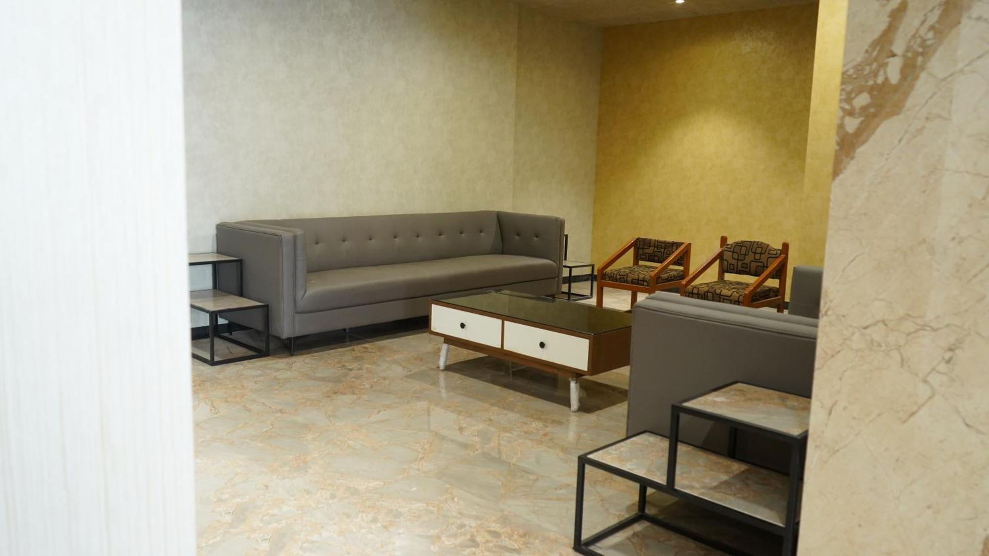 Purple Beds By Vits Dwarkesh, Surat Hotel Salabatpura Buitenkant foto