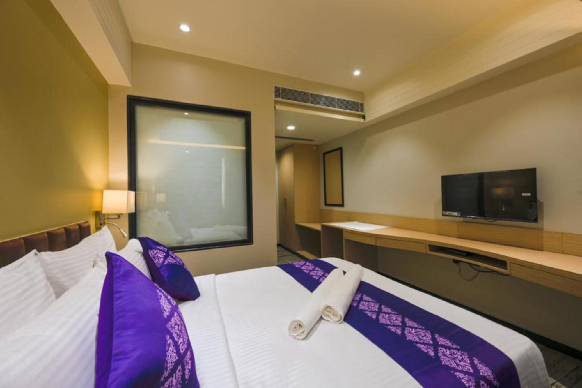 Purple Beds By Vits Dwarkesh, Surat Hotel Salabatpura Buitenkant foto